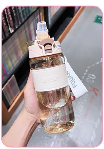 Detailed view of the large capacity plastic sports water bottle with straw and portable strap.