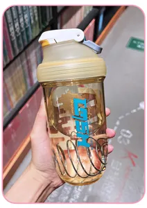 Bouteille shaker de fitness avec boule en acier inoxydable tasse d'eau en plastique