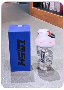 Bouteille d'eau shaker en plastique portable idéale pour le fitness et le sport.