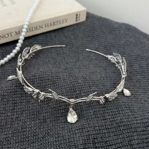 Böhmisches Blatt-Diadem in Silber mit Strasssteinen und tropfenförmigen Kristallen