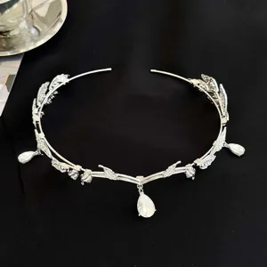 Eleganter silberner Waldblatt-Kronen-Diadem mit Tränenkristallen für Hochzeiten