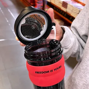 Large capacity portable plastic water cup with stainless steel filter for office use