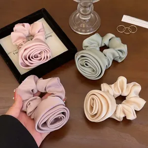 Elegante 3D-Rosen-Stoff-Haargummis in Pastellfarben für hochwertige Pferdeschwänze