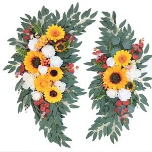 Fleurs artificielles de tournesol eucalyptus arche de mariage détail décors chic