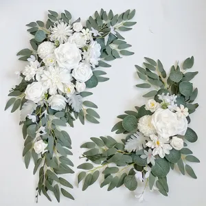 Künstliche weiße Rosen Eukalyptus Hochzeitsbogen Blumen Set für Zeremonie Hintergrund.