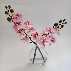 Orchidée phalaenopsis artificielle en vase en verre transparent avec de l'eau fausse décor