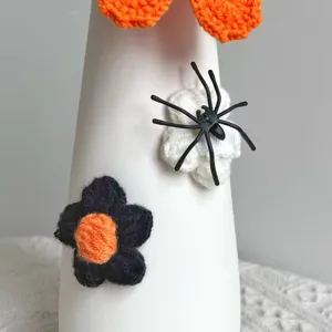 Flores artificiales de Halloween de ganchillo hecho a mano detalle, bonita decoración de lana.