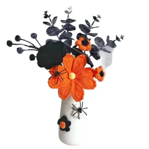 Ramo de Halloween de ganchillo hecho a mano flores artificiales con arañas para decoración.