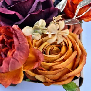 Set scatola DIY di fiori di simulazione autunnale, teste di rose vintage per decorazioni.