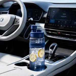 Große 700ml Plastik Wasserflasche mit Strohhalm und Tragegurt für Fitness und Sport.
