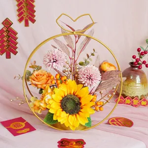 Cesto di fiori in ferro dorato girasole artificiale decorazione casa festa Capodanno.