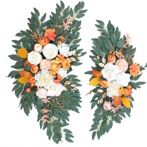 Détail de swag floral en eucalyptus artificiel, décoration florale d'arche de mariage, rose.