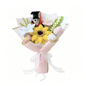 Bouquet de tournesol en cure-pipe fait main avec poupée de remise des diplômes cadeau