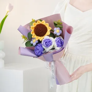 Bouquet di girasoli all'uncinetto fatto a mano, fiori artificiali per festa della mamma.