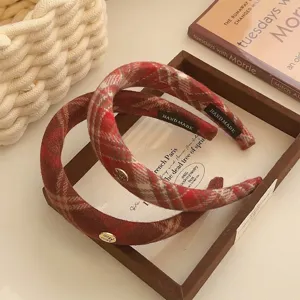 Eleganter rot karierter gepolsterter Haarreif für Damen, gemütliches Winter-Accessoire