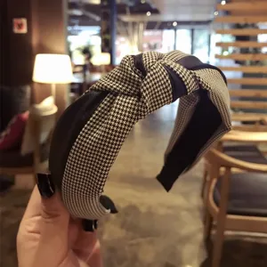 Elegante vintage haarband met pied-de-poule patroon en PU-lederen knoop voor dames in café