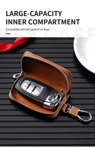 Custodia per chiavi auto in pelle marrone con chiusura lampo e gancio portachiavi in metallo.