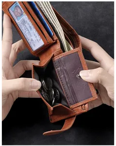 Portafoglio da uomo in pelle marrone vintage con scomparti carte e portamonete.