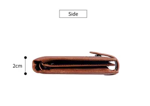 Dettaglio della vista laterale del portafoglio in pelle da uomo con spessore di 2 cm.