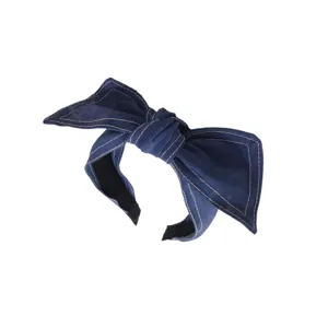 Serre-tête en denim bleu foncé avec grand nœud et doubles surpiqûres blanches contrastées
