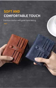 Portafoglio corto vintage da uomo con scomparti per carte e tasca portamonete in vera pelle.