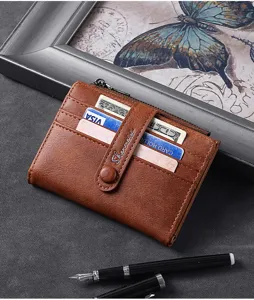 Portafoglio corto marrone retrò da uomo porta carte multi-slot con tasca dettaglio.
