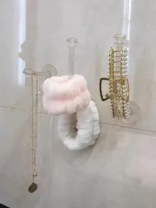 Bracelets en peluche doux et absorbants pour le lavage du visage sur crochets muraux
