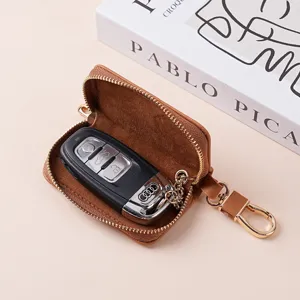 Custodia per chiavi auto in pelle marrone con cerniera e gancio, portachiavi portatile elegante.
