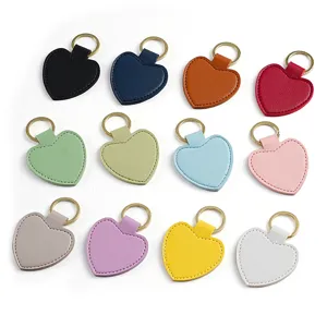 Buntes herzförmiges Leder-Schlüsselband und süßer Taschenanhänger, langlebiger Schlüsselring.