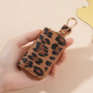 Etui cle voiture en cuir imprime leopard avec fermeture eclair doree vue principale.
