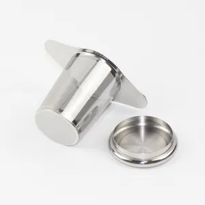 Roestvrijstalen thee-infuser gaasfilter detailopname met fijn gaas en handvatontwerp.