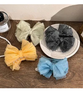 Juego de cuatro elegantes pinzas de pelo con lazo de malla a cuadros multicolor