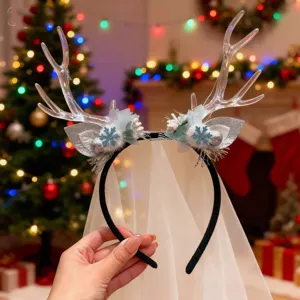 Diadema navideña luminosa con astas transparentes y un elegante velo de encaje blanco