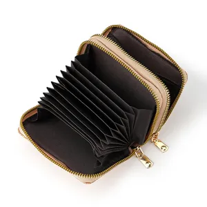 Porte-cartes court pour femme avec double fermeture éclair et multiples fentes accordéon.