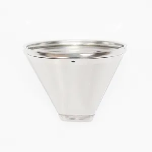 Dettaglio filtro caffe in acciaio inox, cono a maglia fine per macchina da caffe.