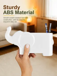 Gedetailleerd overzicht van de witte olifant pennenbak van ABS kunststof op het bureau.