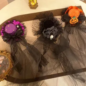 Set de tres mini sombreros de copa góticos de Halloween con largos velos de encaje negro
