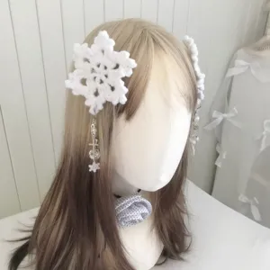 Exquisite white knitted snowflake hair clip featuring elegant rhinestone tassel dangles