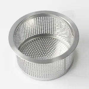 Edelstahl Küchenspüle Siebkorb Detailansicht mit dichten Entwässerungslöchern und Griff.