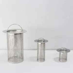 Edelstahl Abflusskorb Filter Detailansicht mit drei verschiedenen Groessen und Griffen.