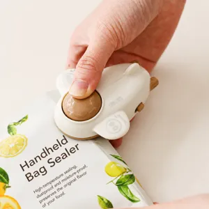 Tragbarer Mini Flugzeug Beutelversiegler für Snacks und Lebensmittel, praktisches Haushaltsgerät.