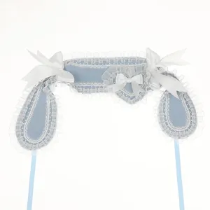 Originales hellblaues Lolita Hasenohr-Haarband mit süßen weißen Spitzen-Schleifen.