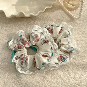 Chouchous à fleurs et ours avec dentelle et ruban sarcelle, style français chic