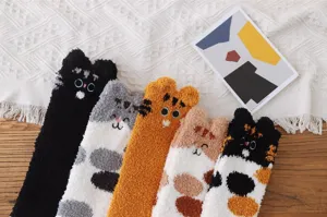 Gemütliche verdickte Korallenvlies-Wadenstrümpfe für Damen mit süßen Katzenstickereien