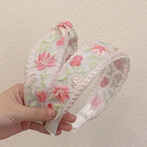 Serre-tête élégant style néo-chinois avec broderie florale rose sur tissu résille