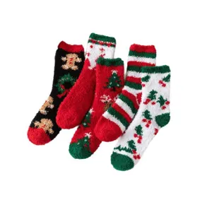 Set mit fünf weihnachtlichen Korallenfleece-Socken für gemütliche Winterwärme