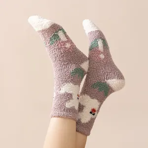 Dicke, flauschige Korallenvlies-Socken für Damen mit süßen Cartoon-Mustern für gemütliche Winter.