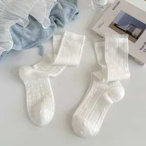 Calze bianche eleganti con bordo in pizzo e strisce verticali in stile balletcore