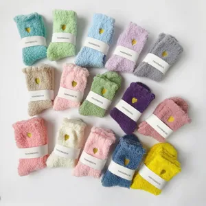 Damen Dicke Korallenvlies Winter Socken Warm Goldherz Bestickt Weich Plüsch Schlafsocken Zuhause Bodensocken Hosiery
