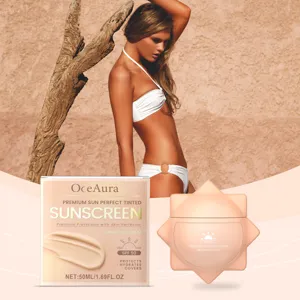 OceAura αντηλιακή κρέμα με χρώμα SPF 50, ήπια προστασία και ελαφριά ενυδάτωση εξωτερικά.